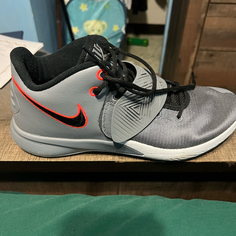 The Kyrie Flytrap 3s